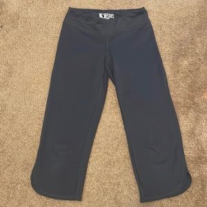 Women’s New Balance capri leggings